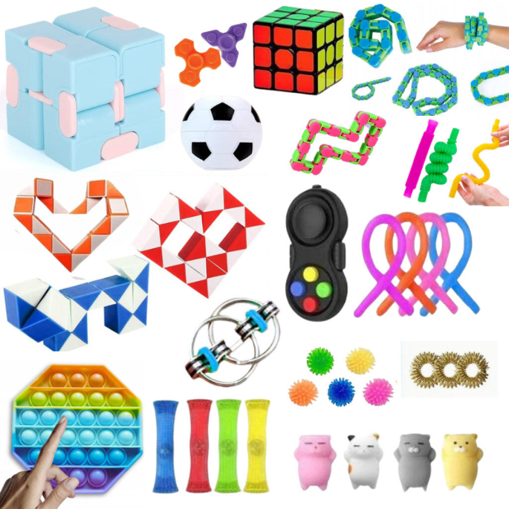 Hračky z prekvapivého fidget balíčka – pop it, nekonečná kocka, flippy reťaz, trubičky s guľôčkou