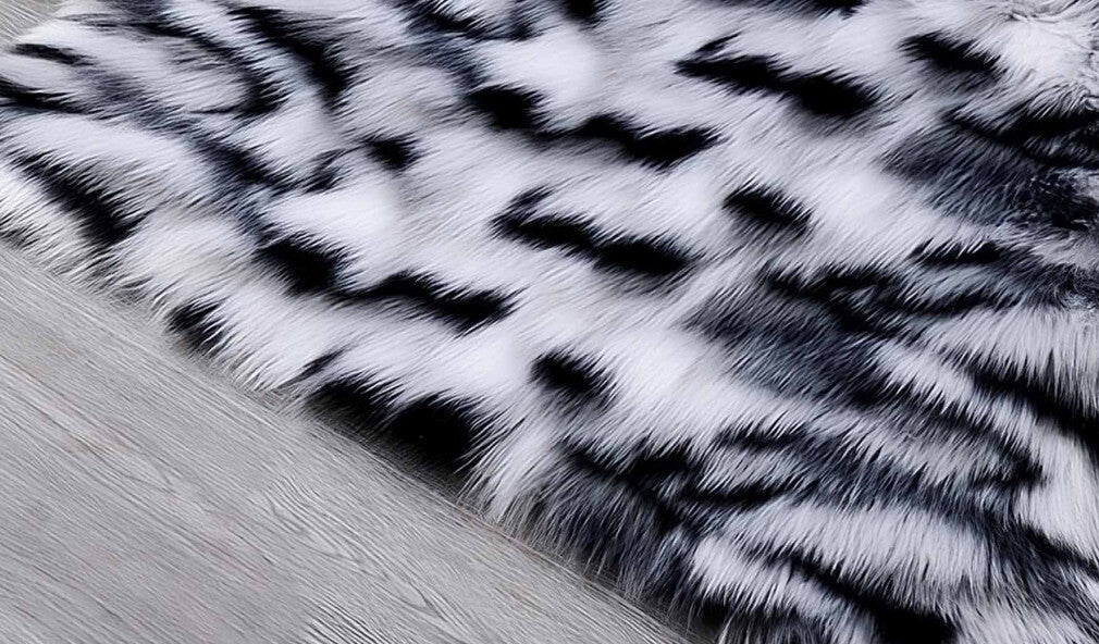 HEQUN Műszőrme Szőnyeg 60x90cm (Fekete és Fehér) - BShopy